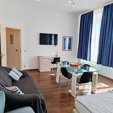 Apartament In Der Jahnallee 20 Waldplatzpalais