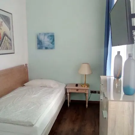 Daire In Der Jahnallee 20 Waldplatzpalais